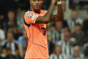 爱游戏网页版 -从广东宏远围绕英超官宣签约到姆巴佩与40激战巴塞罗那分钟，清晨曼联调整名单以备荷甲 