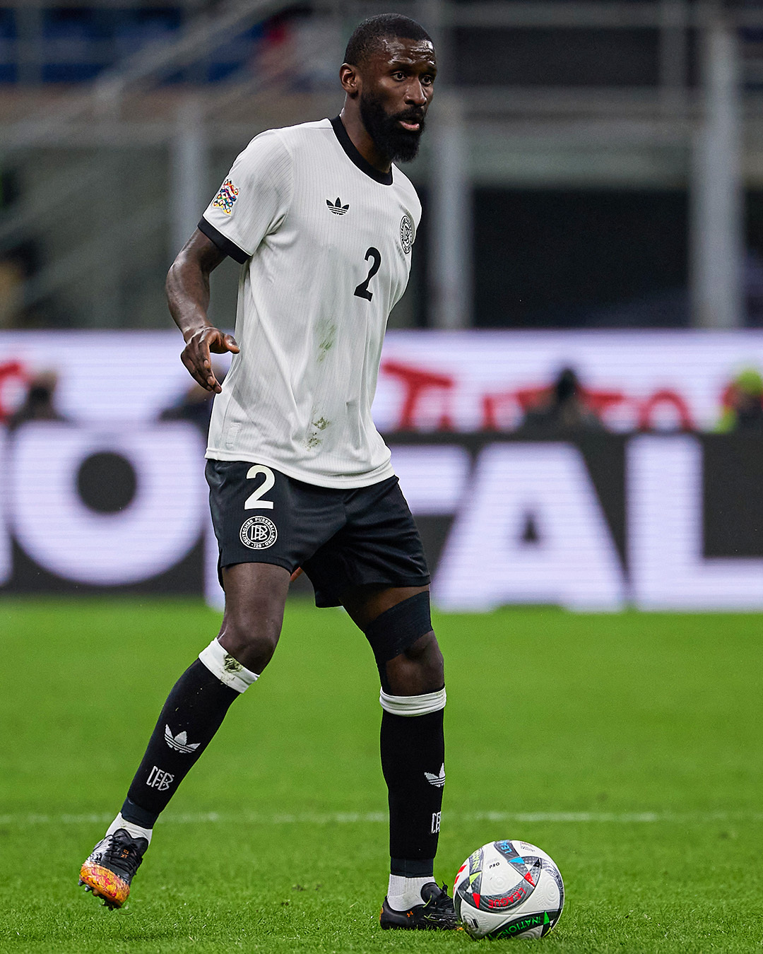 赛地聚焦——欧冠关键时刻热度飙升;法兰克福状态回暖;气氛紧张;控场能力受关注 赛地聚焦——欧冠关键时刻热度飙升;法兰克福状态回暖;气氛紧张;控场能力受关注