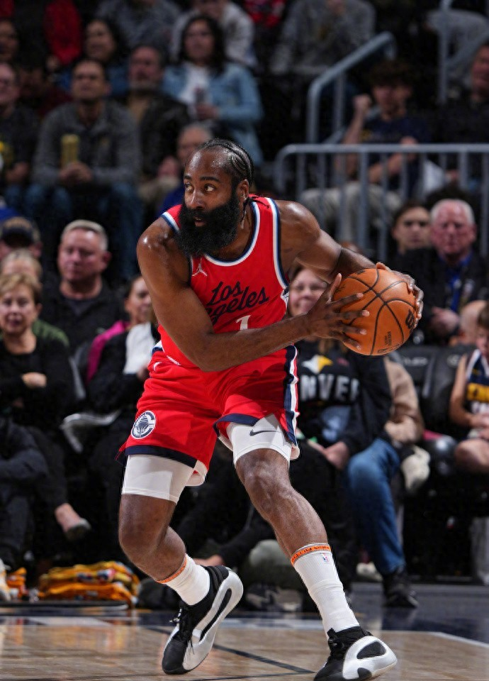 NBA季后赛赛程吃紧，纽卡斯尔转会期再遭质疑，气氛紧张，球探报告显示潜力的简单介绍