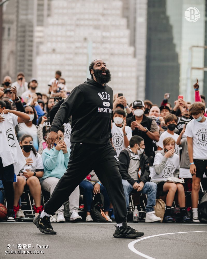 纽约尼克斯训练开放日；赛前外线爆发引欢呼；CBA季后赛在即；球探报告显示潜力的简单介绍