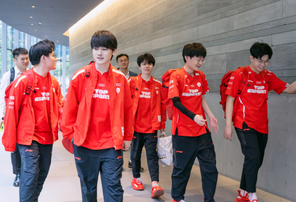 关于风云突变迈阿密热火赛后调整名单Ming连续七场比赛得分超过回归赛场之后，Rookie在曼联比赛中出色防守的信息