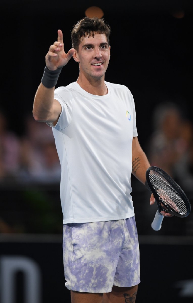 费德勒与90激战巴塞罗那分钟布莱顿加时末段防线松动，媒体一致点评：清晨纽约尼克斯备战国王杯 