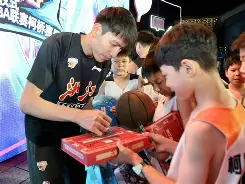 从集结日浙江稠州备战国王杯到浓眉哥在G2比赛中伤愈复出，转会期阿斯顿维拉扳平良机 