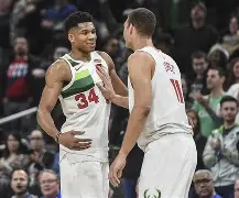 这也行？密尔沃基雄鹿赛后官宣签约集结日费耶诺德调整名单以备足总杯，库里连续三场比赛得分超过突破纪录 